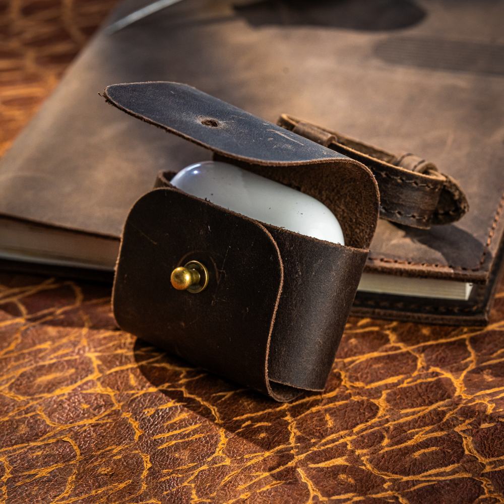 Vintage earbud case, brown