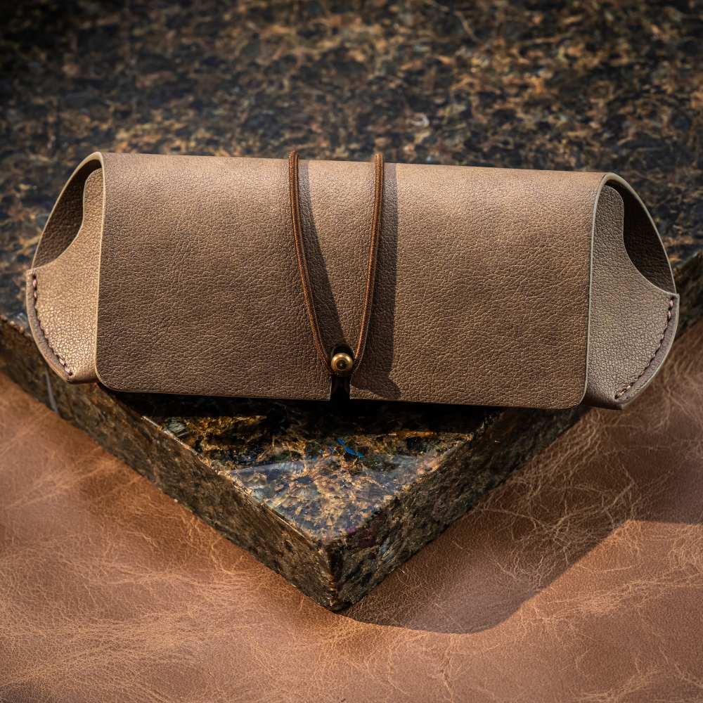 Milo glasses case, beige