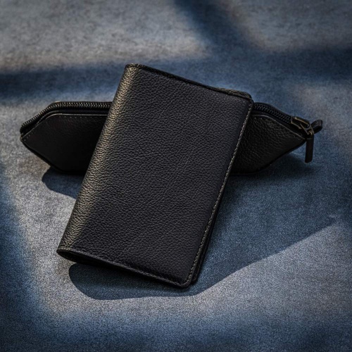 Executive Passport holder, negru