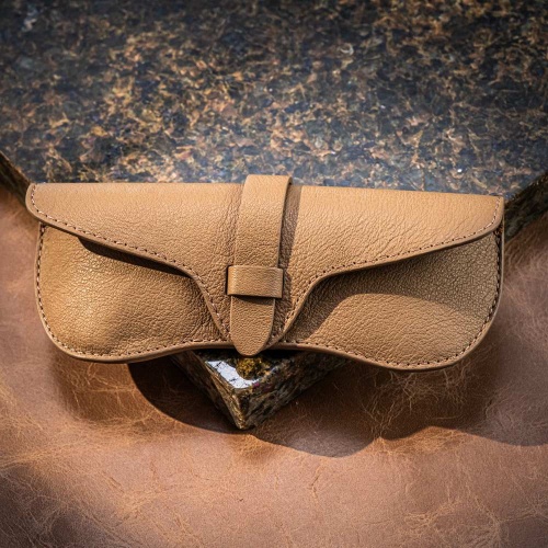 Loulou genuine leather glasses case, beige*