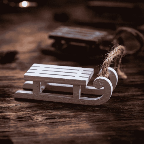 Oranament brad, saniuta din lemn*